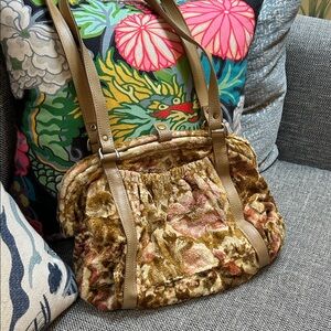 Elegant Floral Velvet Shoulder Bag